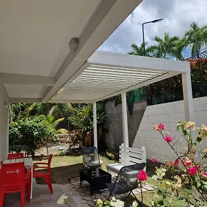 F2 Rez De Jardin Carbet Le Carbet